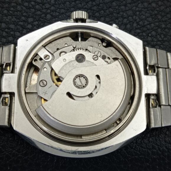 Vintage 1986 Ricoh Automatic Mens Silver Watch W/daydate & Green accents - Picture 9 of 10